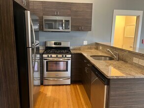 64 Pitman St, Unit 1R in Providence, RI - Building Photo - Building Photo