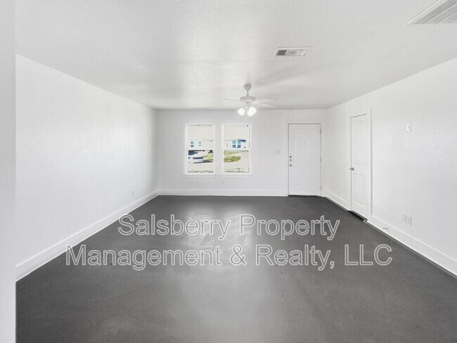 109 James Ct in Decatur, TX - Building Photo - Building Photo