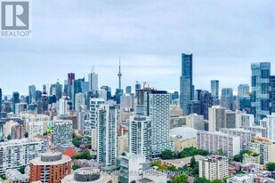 120 Homewood Ave in Toronto, ON - Building Photo