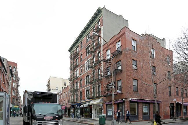 259-263 Bleecker St in New York, NY - Foto de edificio - Building Photo