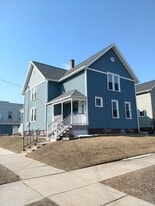 1302 S 15th St in Manitowoc, WI - Building Photo