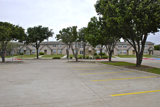 Cumberland Apartments in Garland, TX - Building Photo - Building Photo