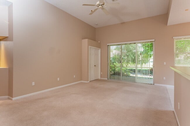 13542 Weyburne Dr in Delray Beach, FL - Building Photo - Building Photo