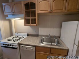 33 Walbridge St in Brookline, MA - Building Photo