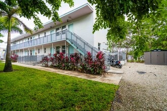 1950 NW 2nd Ct in Miami, FL - Building Photo - Building Photo