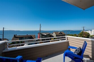 4226 Beach Dr SW in Seattle, WA - Building Photo - Building Photo