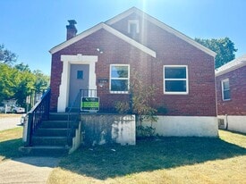 1104 Riverview Blvd in St. Louis, MO - Building Photo