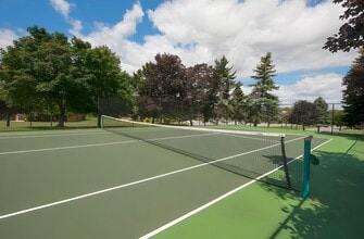 Regency Court in Orchard Park, NY - Foto de edificio - Building Photo