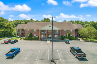 Mason Manor Apartments in Salem, IN - Foto de edificio - Building Photo