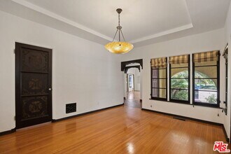 10762 Wellworth Ave in Los Angeles, CA - Building Photo - Building Photo