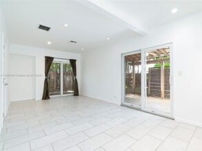 3621 NE 11th Ave in Oakland Park, FL - Building Photo - Building Photo