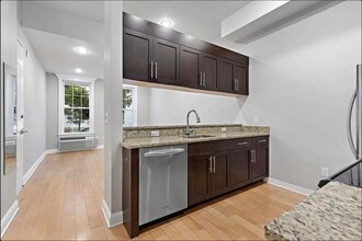 100 Tidewater St in Jersey City, NJ - Building Photo - Building Photo