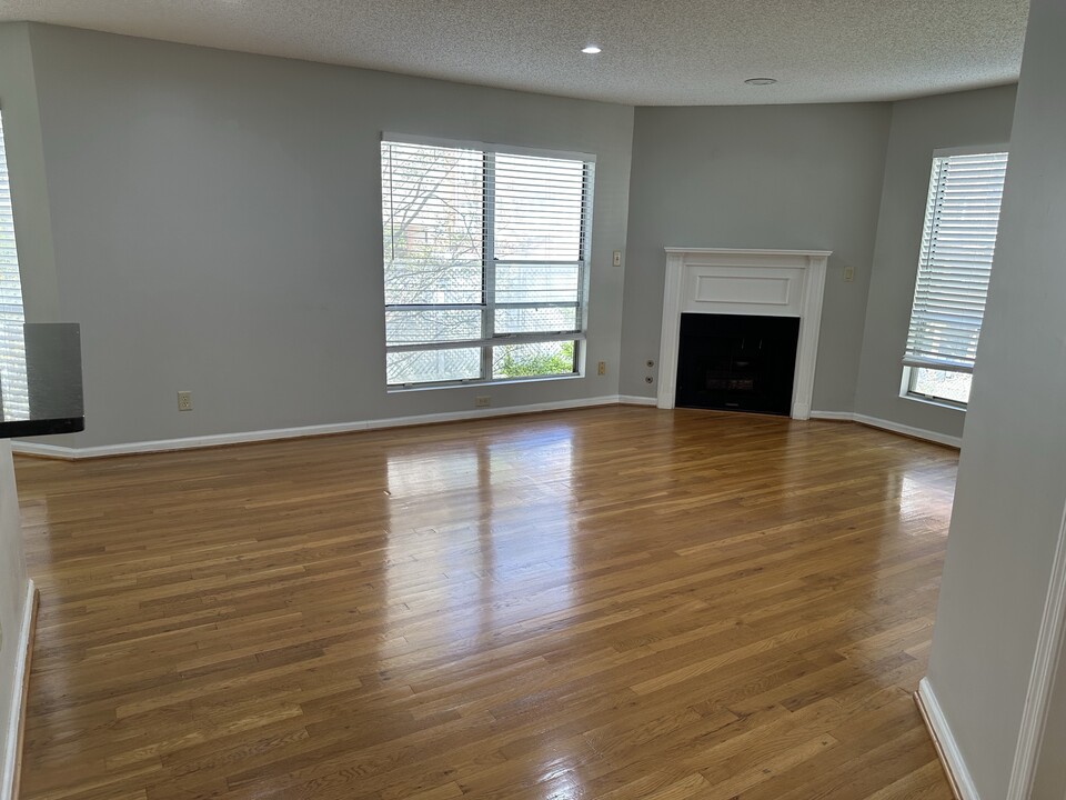 244 13th St NE, Unit 220 in Atlanta, GA - Building Photo