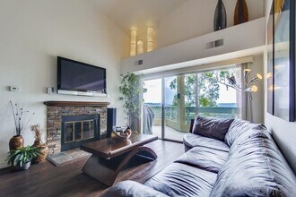 7167 Camino Degrazia in San Diego, CA - Building Photo - Building Photo