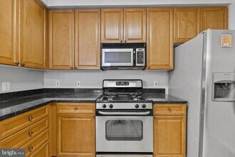 801 S Greenbrier St in Arlington, VA - Building Photo - Building Photo