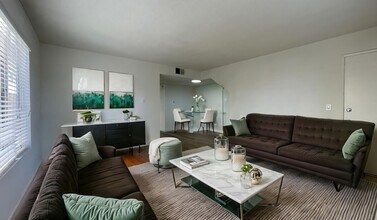12015 Burbank Blvd, Unit 03 in Los Angeles, CA - Foto de edificio - Building Photo