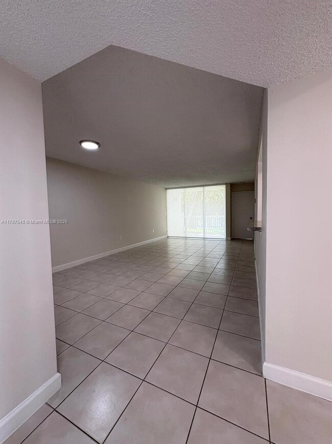 4774 NW 97th Pl in Doral, FL - Building Photo - Building Photo