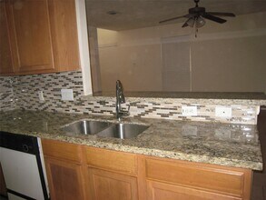 7822 Winding Creek View in Houston, TX - Building Photo - Building Photo