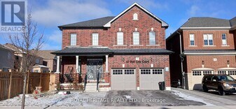 10 Bill Cole Ct in Bowmanville, ON - Building Photo