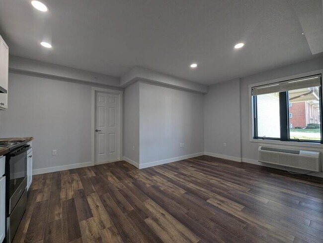 413 Jefferson St in Pella, IA - Building Photo - Building Photo