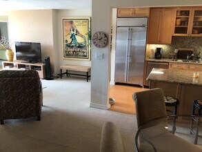 415 Montana Ave, Unit 306 in Santa Monica, CA - Foto de edificio - Building Photo