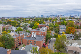 Crimson Court in Cambridge, MA - Foto de edificio - Building Photo