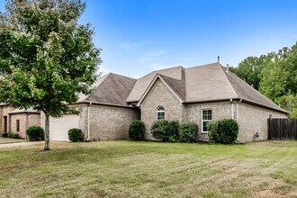 5009 Forest Oasis Ln in Memphis, TN - Foto de edificio - Building Photo