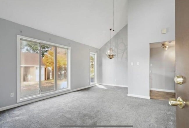 103 Hampton Club Dr in Hampton, VA - Foto de edificio - Building Photo