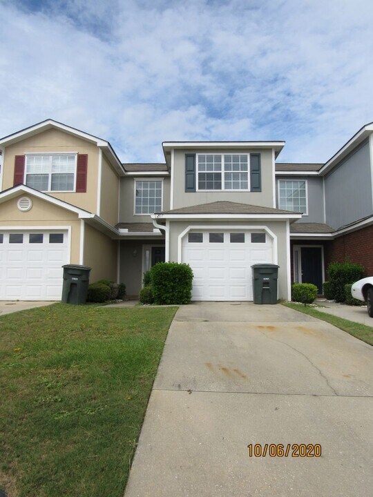 207 Winthrope Ln in Enterprise, AL - Building Photo