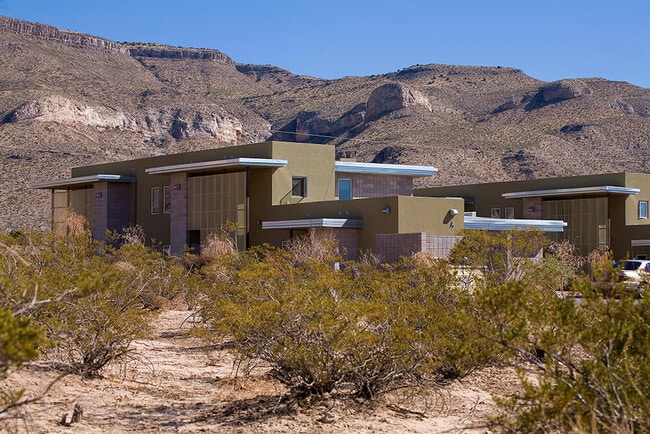 Azotea Apartments 62+ in Alamogordo, NM - Foto de edificio - Building Photo