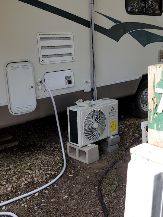 336 Co Rd 90B in Gonzales, TX - Building Photo