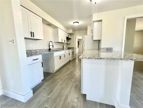800 Willow Dr in Lehigh Acres, FL - Building Photo - Building Photo
