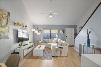 4880 SW 64th Ave in Davie, FL - Building Photo - Building Photo