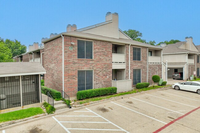 Parkwood Creek Condominiums in Dallas, TX - Building Photo - Building Photo