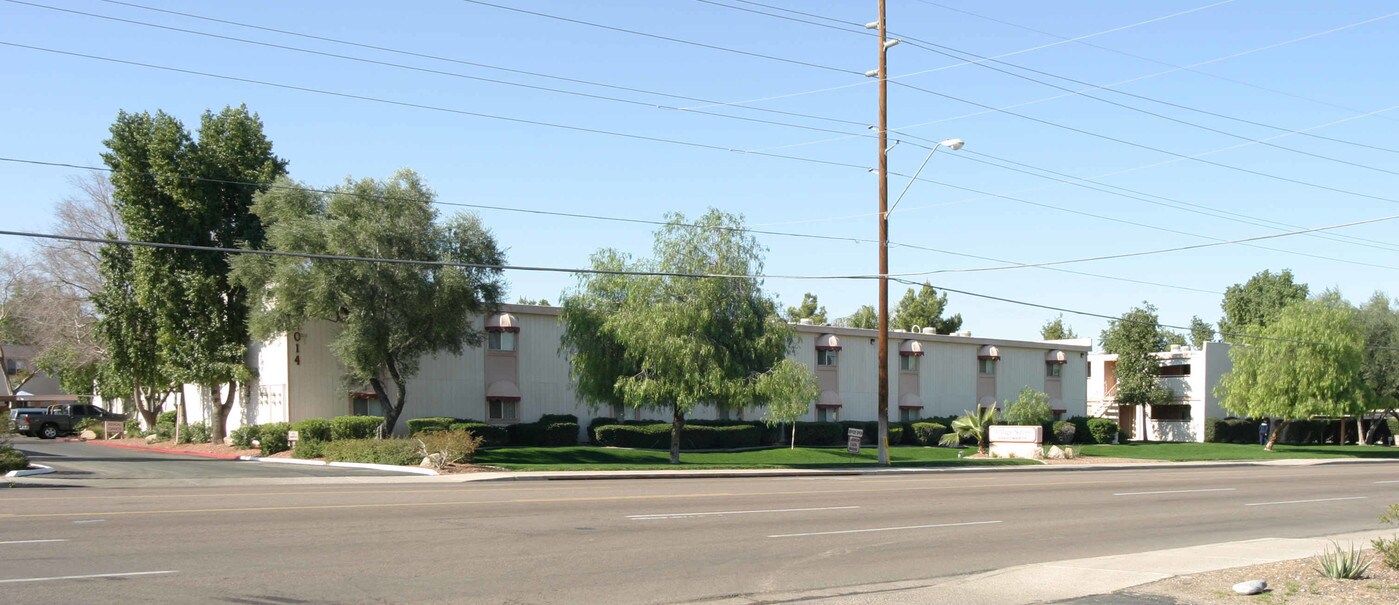 Village Square in Phoenix, AZ - Building Photo