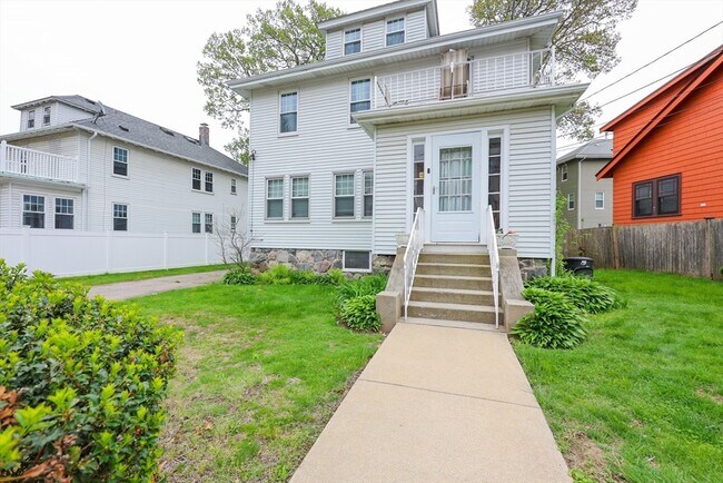 8 Verndale Rd in Milton, MA - Building Photo - Building Photo