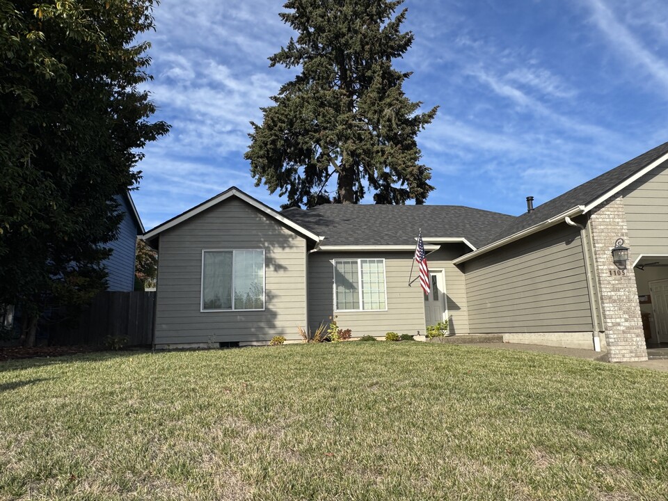 1105 Orchardview Ave NW in Salem, OR - Building Photo