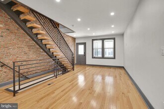 2619 W Thompson St in Philadelphia, PA - Building Photo - Building Photo