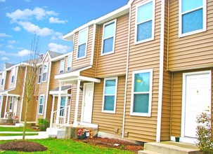 Stonebrook Townhomes I & II in Grand Rapids, MI - Foto de edificio - Building Photo