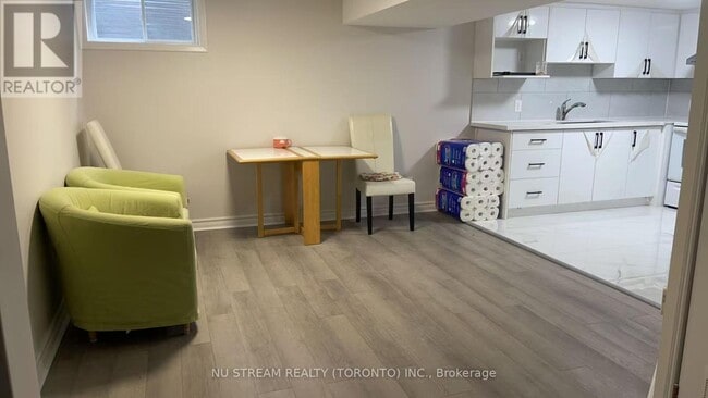 property at 132 Heatherside Dr