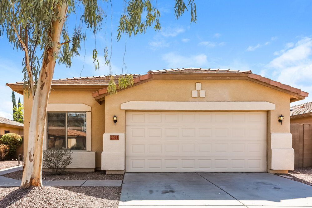 2021 W Hayden Peak Dr in San Tan Valley, AZ - Building Photo