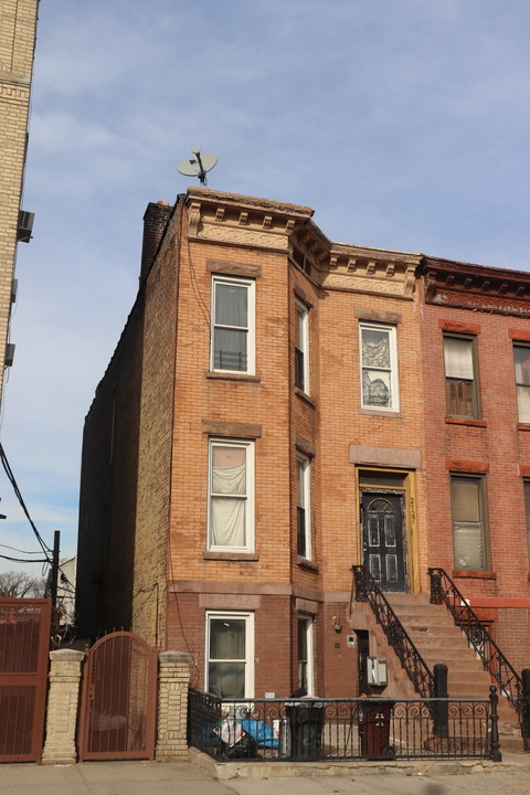 2127 Pacific St in Brooklyn, NY - Foto de edificio