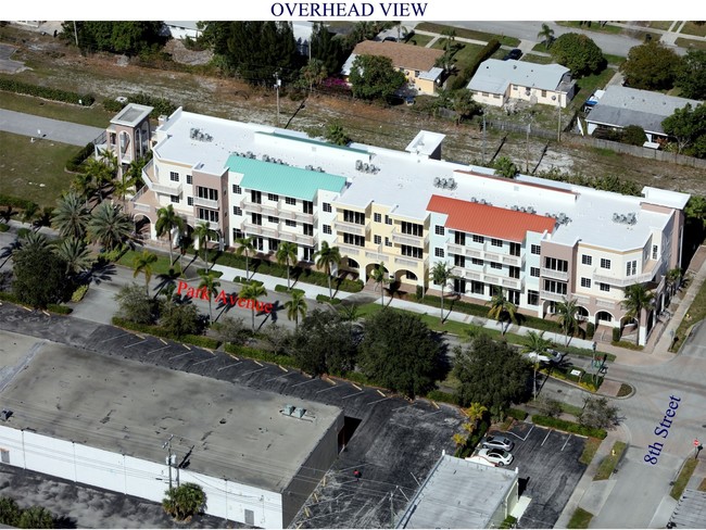 One Park Place in Lake Park, FL - Foto de edificio - Building Photo