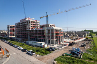 Nuvo Condos in Oakville, ON - Building Photo - Building Photo