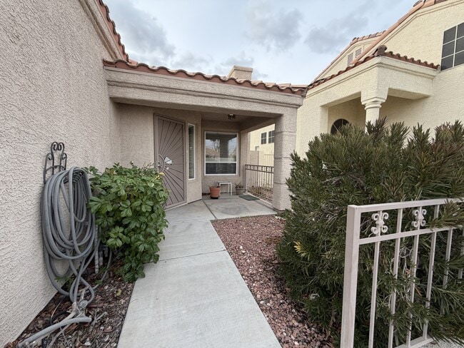 3317 Moon River St in Las Vegas, NV - Building Photo - Building Photo
