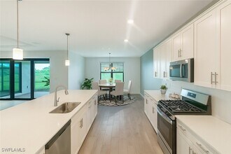 20989 Napa Lp in Estero, FL - Foto de edificio - Building Photo