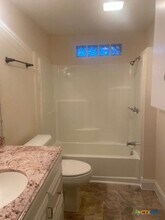 615 S Laurel Ave in Luling, TX - Building Photo - Building Photo