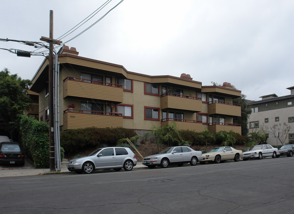 4055 Falcon Pl in San Diego, CA - Foto de edificio