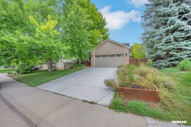 property at 21539 E Crestridge Pl