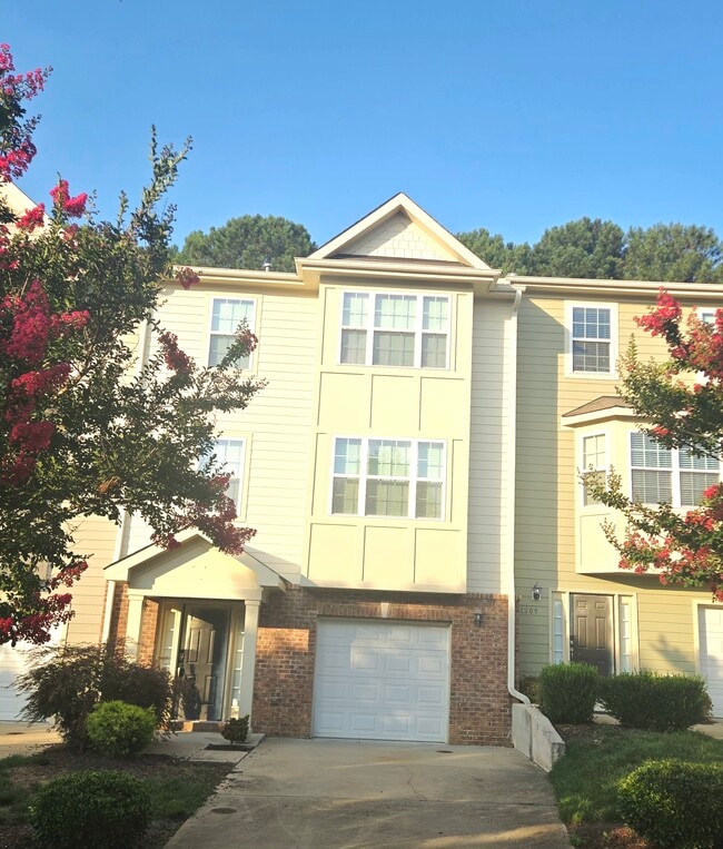 property at 1207 Heritage Links Dr